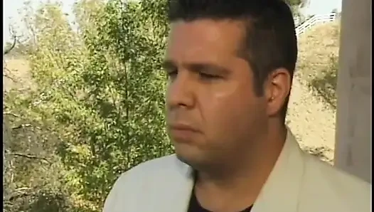 Muhteşem tatlı kız bacaklarını açıyor ve ıslak amını yalatıyor ve siktiriyor