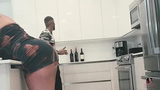 PAWG Sürtük Kız Arkadaş Mutfağın Her Yerine Yarak Alıyor