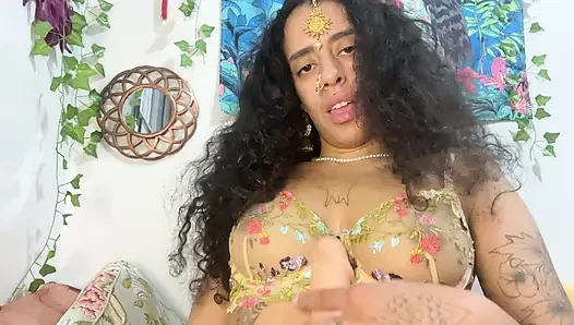 Kıllı tanrıça büyük bir dildoyla gırtlağına kadar alıyor