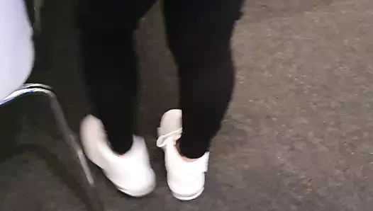 Adım anne tayt altında külot giymiyor yani seks var