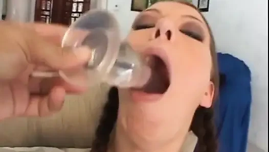 Dildo emiyor büyük göt sikişi