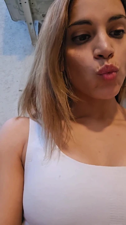 Amatör çift canlı yayında yemek yiyor