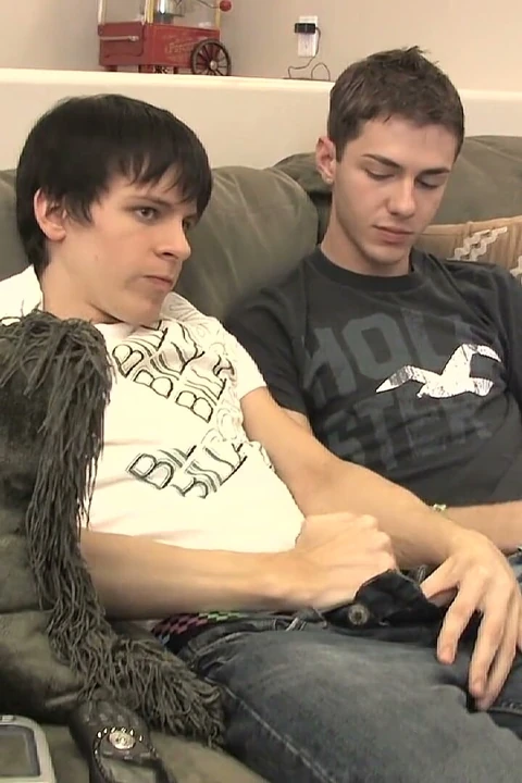 Keith ve Adrian film izliyor