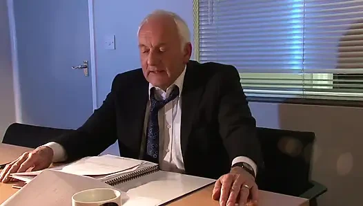 Tatlı büyük memeli bebek sikiliyor ve dölleniyor