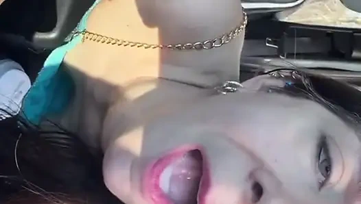 Döl emiyor ve yutuyor