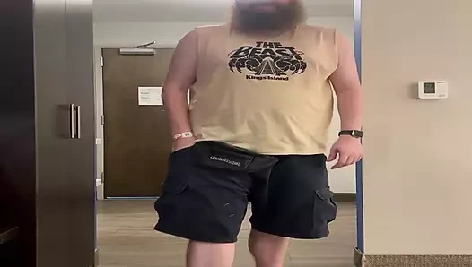 Eğlenceli bir günün ardından terli kıyafetlerimi çıkarıyor