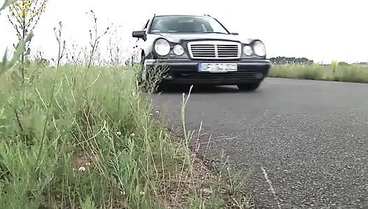 Kısa saçlı orta yaşlı seksi kadın bir yabancı tarafından sikiliyor