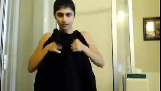 Mia khalifa'nın özel duş şovu