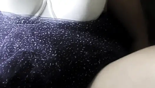 Büyük sulu memeli desi ev hanımının ağır çekim seksi