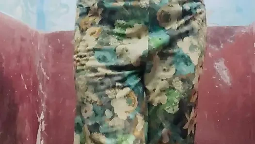 Ateşli Hintli seksi çıplak banyo