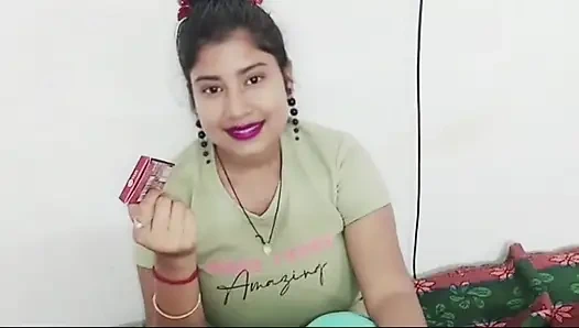 Üvey kız kardeşimi ona çikolata vererek baştan çıkardım, sonra onu siktim ve içine boşaldım.