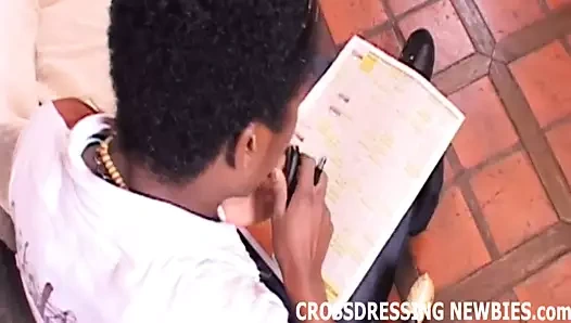 En derin fantezim crossdressing sırasında sikiliyorum