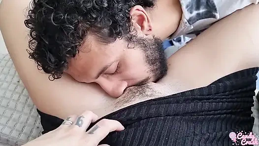 Kocam beni akşam yemeği için giyinmem için kandırdı, böylece beni sikebilir