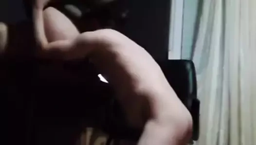 Oğlu adım annenin kedisinden boşalmak yemek