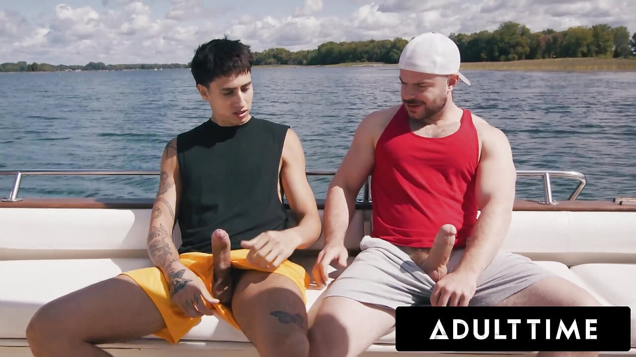 ADULT TIME - heteroseksüel arkadaşlar Marcus Mcneil ve Angel Elias hayal kırıklığı yaratan tekne gününü sert sikişe dönüştürüyor