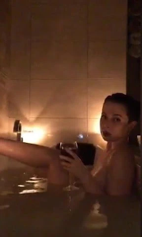 Türk kızı banyoda