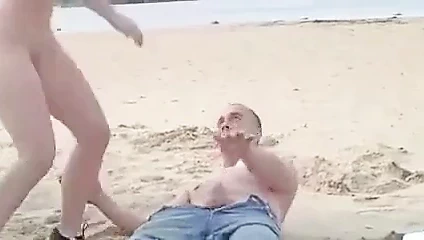 Chevauche une bite a la plage