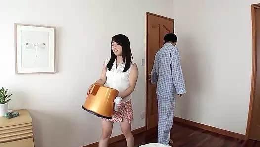 Tombul Japon genç kız sansürsüz masaj seksi sırasında derin dölleniyor