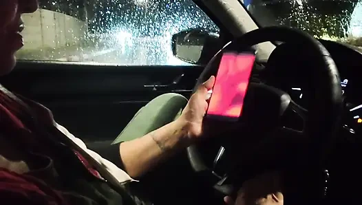 Neredeyse yakalanıyordum! Trafikte önümde mastürbasyon yapıyor, izlemeyi seviyorum. Büyük boşalma!  Bölüm 2