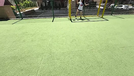 Azgın üvey kız kardeş sahada gol attı, ama çarşaflar arasında yenilmez - dünya kupası
