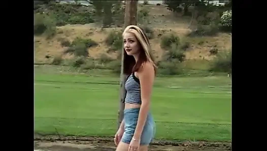 Sevimli ve seksi genç kız yakalandı