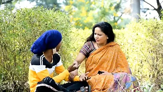 Oğlan masaj sıcak aunty içinde park sıcak video