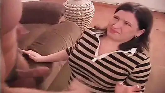 İri güzel kötü kızlar: iri güzel kadın öğürüyor ve şaplak atıyor