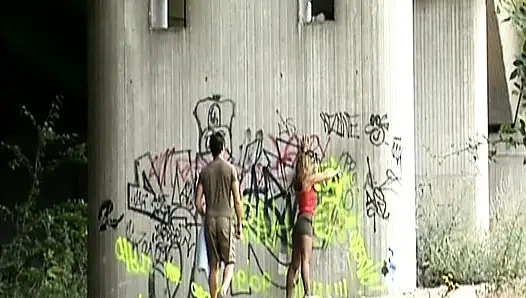 Büyük götlü sarışın Alman orta yaşlı seksi kadın açık havada anal sikiliyor