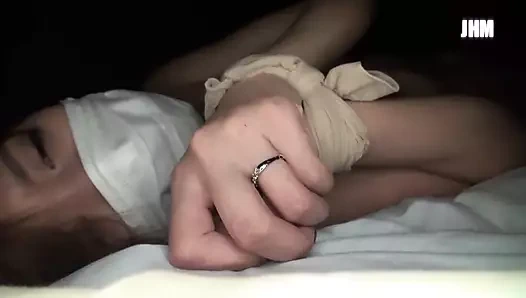 Bu kadının çeşitli bölümlerini yakın çekim filme çekerek görün