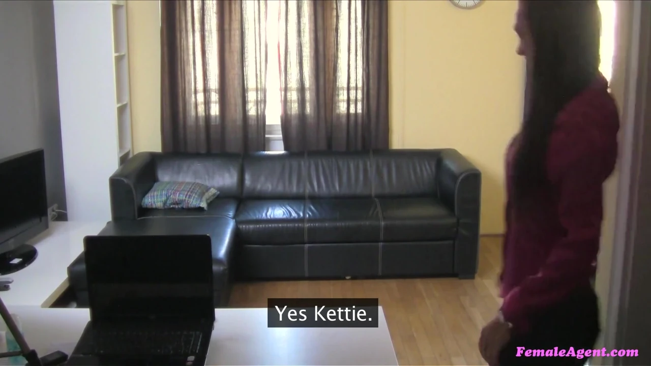 Female Agent – Cynthia Vellons Targets Kettie’s Money Problems to Score a Steamy Pussy Licking in Couch Action