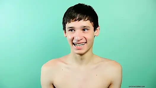 Sevimli twink damien telrue röportaj veriyor