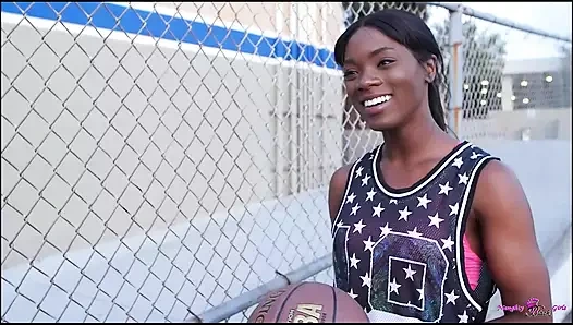 Bu muhteşem zenci lezbiyenlerin arasına boşalmak her erkeği çok mutlu ve memnun eder