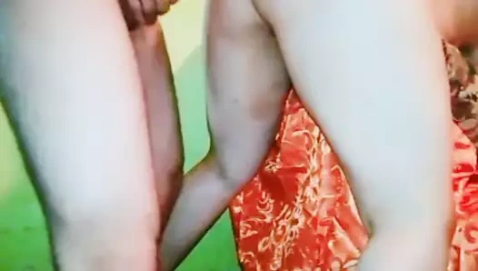 Seksi bir Meksikalı latin ile kanepede büyük bir popo ile seks