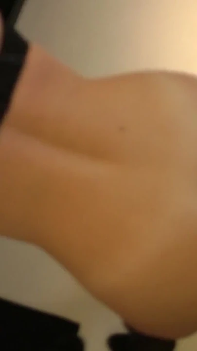 "Git beni sik" vantuzlu dildo ile edepsiz konuşma! | Klip 1