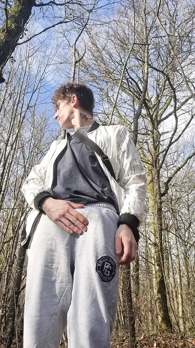 boy jerks off outdoors sexy