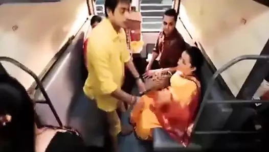 Hint milf ile doğal göğüsler