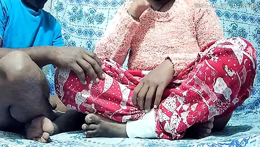 Hintli genç öğretmen ve öğrenci sınıfta seks yapıyor