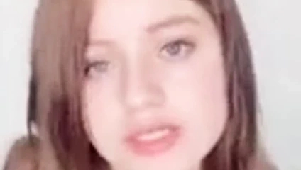 Karol Sevilla göğüsleri ateşli