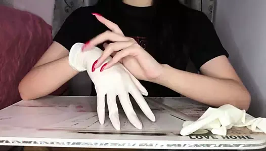 Uzun kız tırnakları