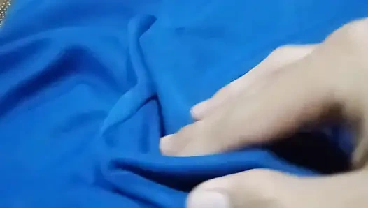 Küçük bir yarakla oynamanın birlikte bir oyun arkadaşına ihtiyacı var