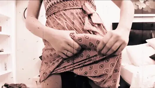 Azgın lezbiyen sarışınlar Breanne ve Lexi büyük etli takma yarakla sikişiyor