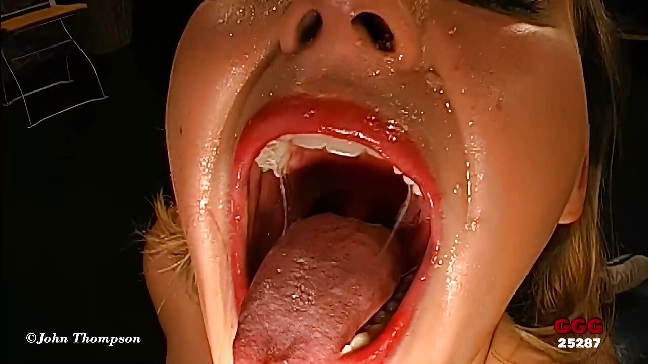 Sperm koleksiyoncusu vahşi bukkake yüzünü sikiyor