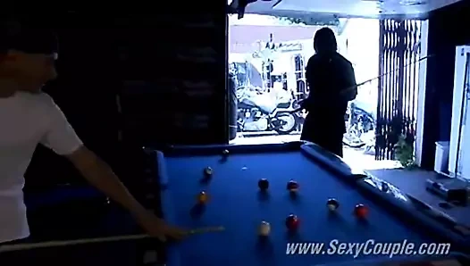 Sara Jay'in ağzına boşalıyor