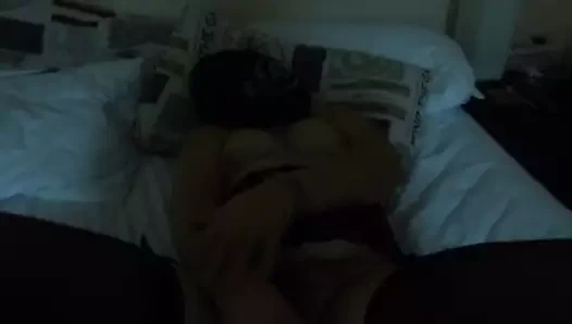 Karısı tavşanı seviyor