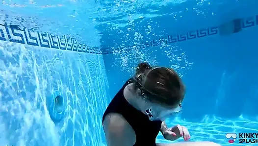 Sualtı giysisi ve maske fetişi dolum, baloncuklar ve nefes kontrolü