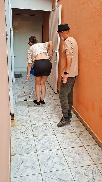 Ara sokaktaki kör kızla zamanı dondur.
