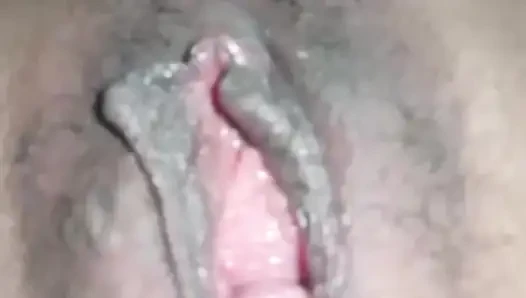 Ateşli yenge fusy parmakla mastürbasyon yapıyor