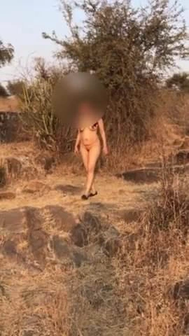 çıplak yürümek
