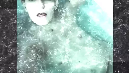 Jolene'in banyosu ikinci evi