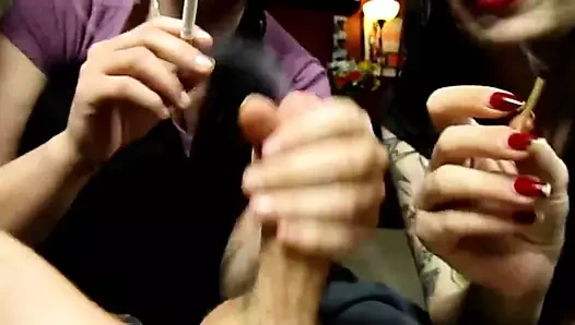 3 Smokegirls sıcak handjob vermek